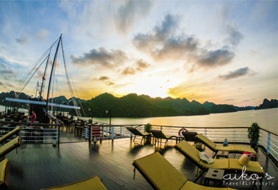 【浪漫北越】下龍灣懶人包：五天四夜行程總覽~美味餐食、經典景點、五星住宿、三天兩夜夢幻下龍灣AZALEA CRUISES遊船。